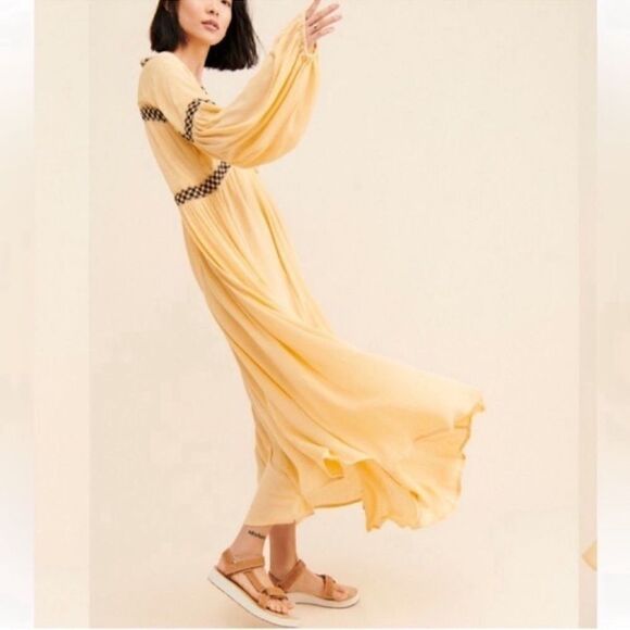 Raga Yellow LongSleeve Oversized Maxi
Dress(Size Small) - Picture 4 of 10